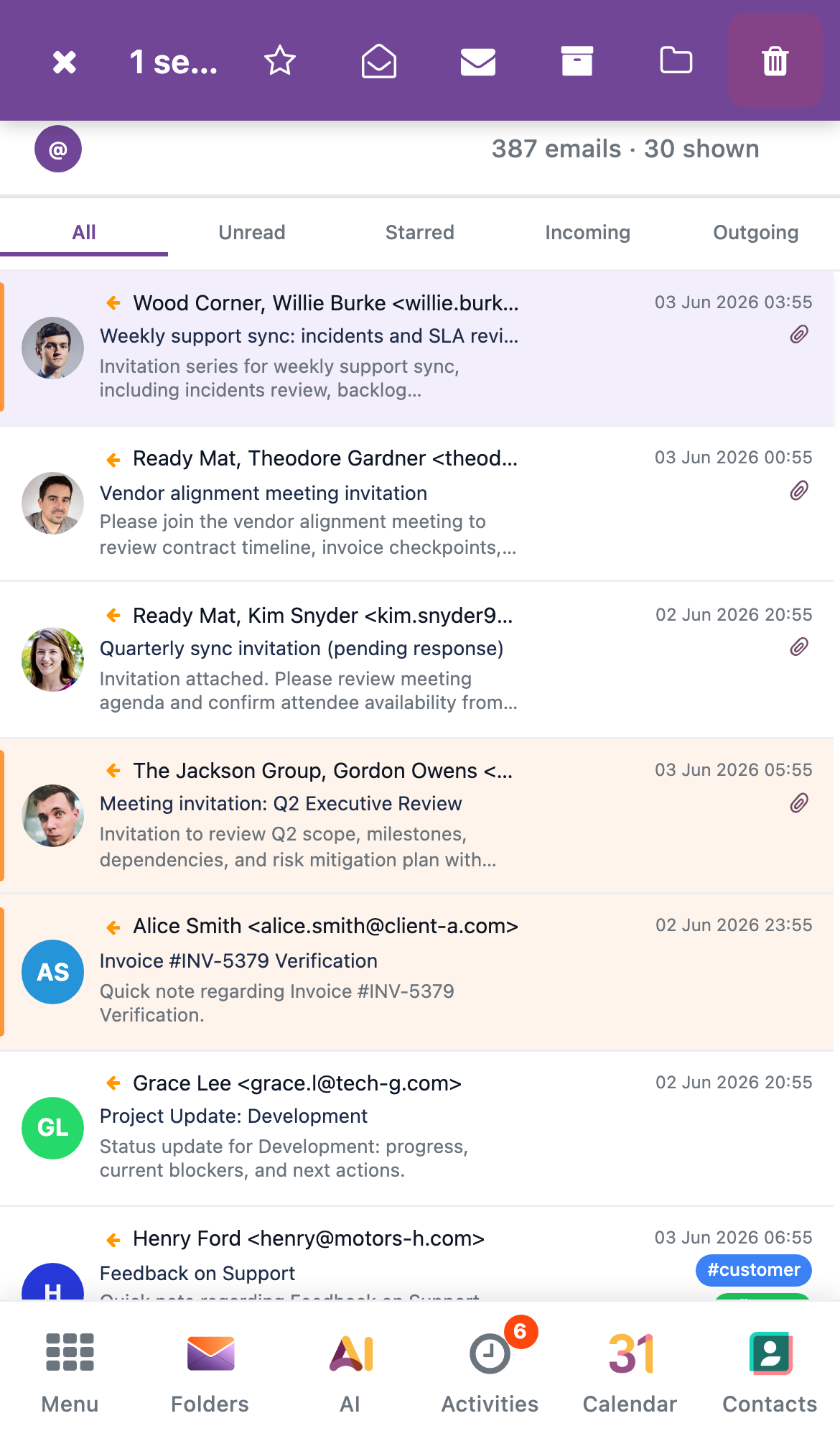 The selection toolbar after long-pressing to select messages