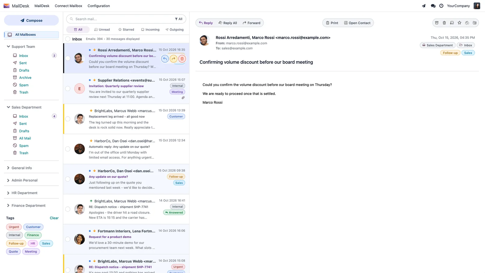 MailDesk in Odoo: Team-Posteingang mit Postfächern für Support und Vertrieb, Tags und geöffneter Kundenmail